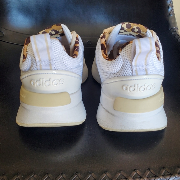 Beautiful Adidas Cloudfoam Size 6.5/38 - Picture 8 of 10